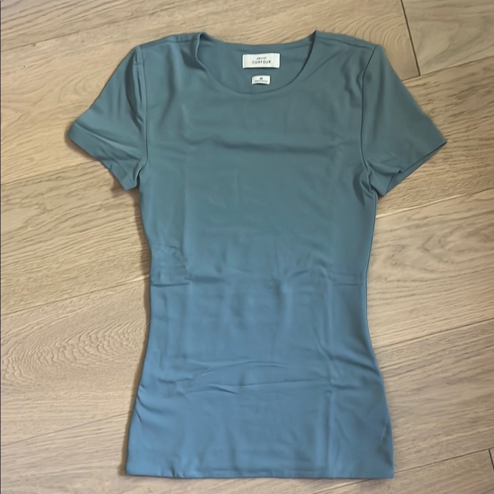 Babaton Contour Crew Neck Hip Length T Shirt. Slate blue. XS. NWOT